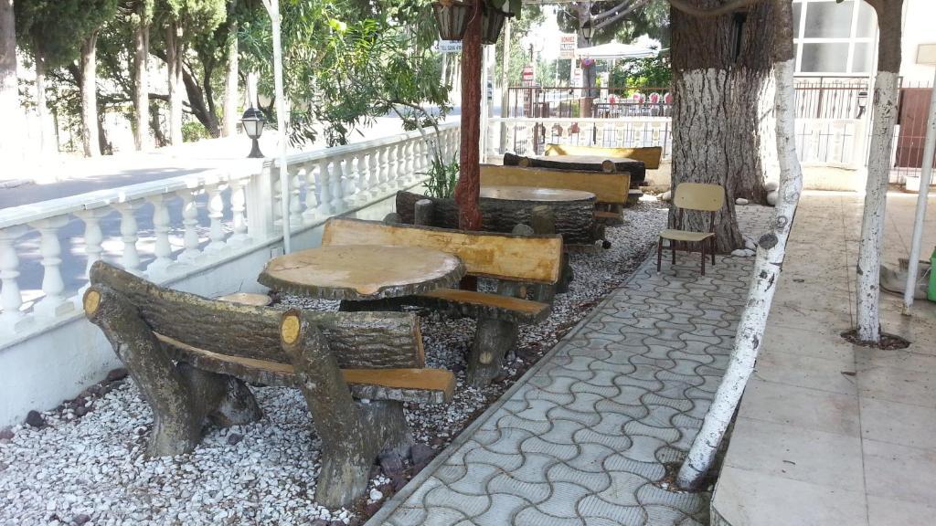 Cicek Aile Pansiyonu Burhaniye ภายนอก รูปภาพ